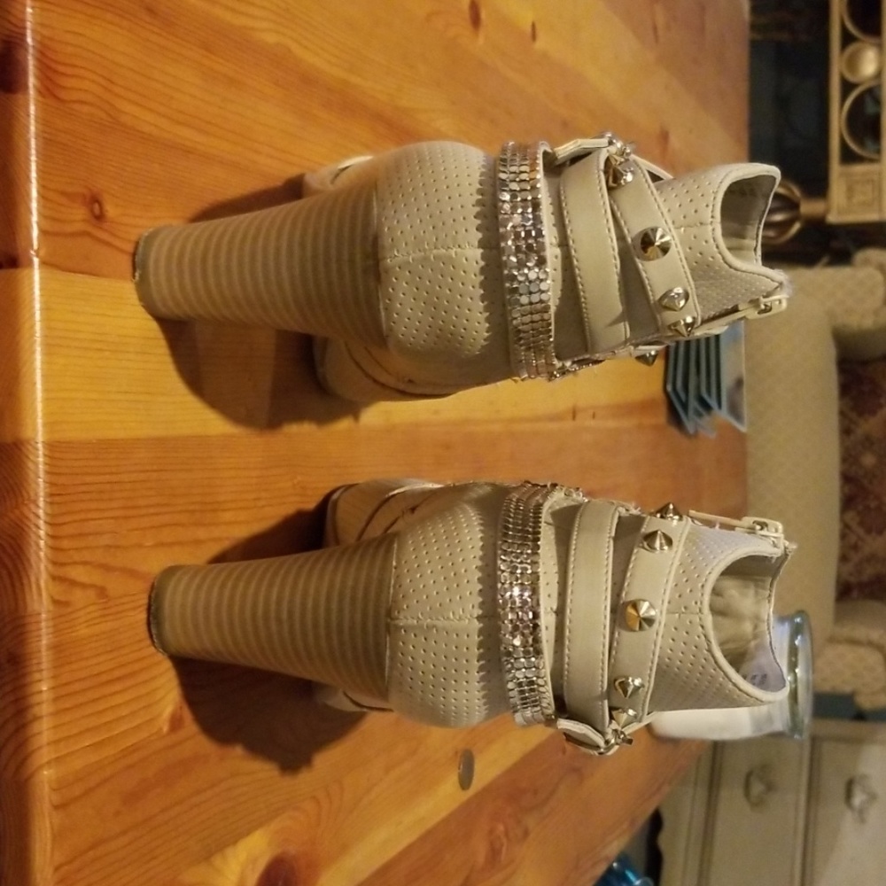 Boots - Picture 3 of 3